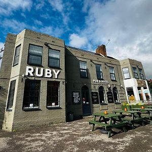 Oyo Ruby Pub & Hotel